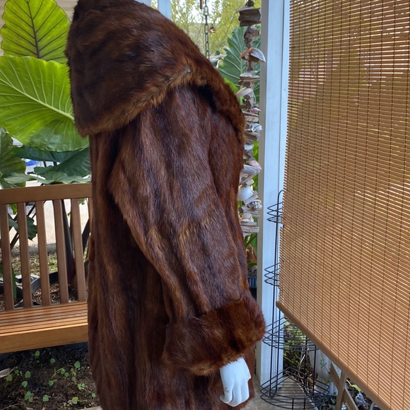 COPY - 35” Length Larg Collar, Cuffed Sleeve Mink Jacket - Picture 4 of 16